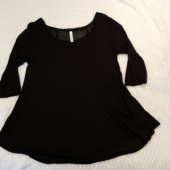 Active USA Tops - Super soft light weight black top